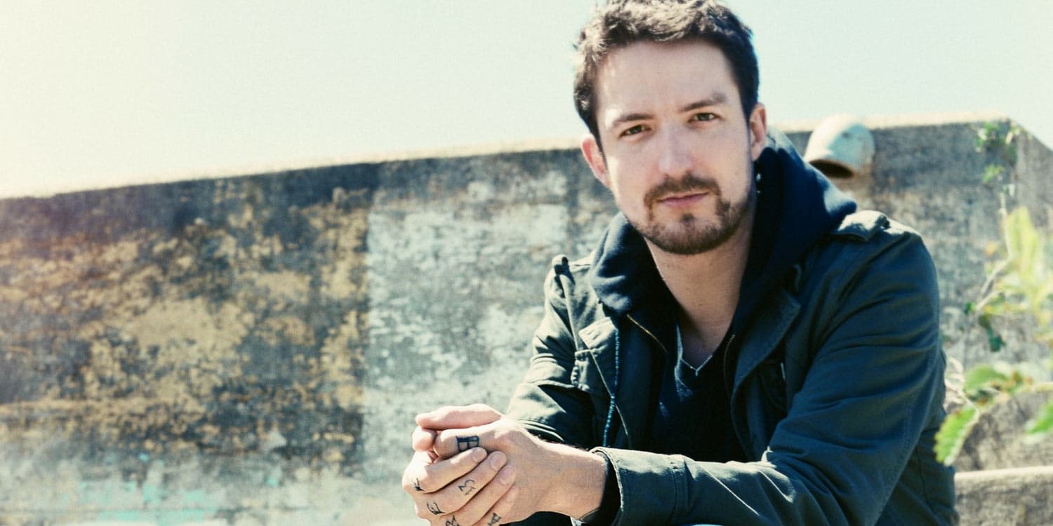 Frank Turner’s sixth studio album, Positive Songs for Negative People , has a clever name, but it also perfectly conveys the singer’s life after leaving post-hardcore band Million Dead in 2005. Turner’s music has maintained the punk aesthetic but has picked up influences of English folk music. He