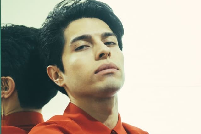 Ronnie Heart has been a sort of fascination of mine, I used to work in Dallas and I’d see him almost everywhere. After following him on Instagram I became fascinated by his eclectic style and incredible live performances.