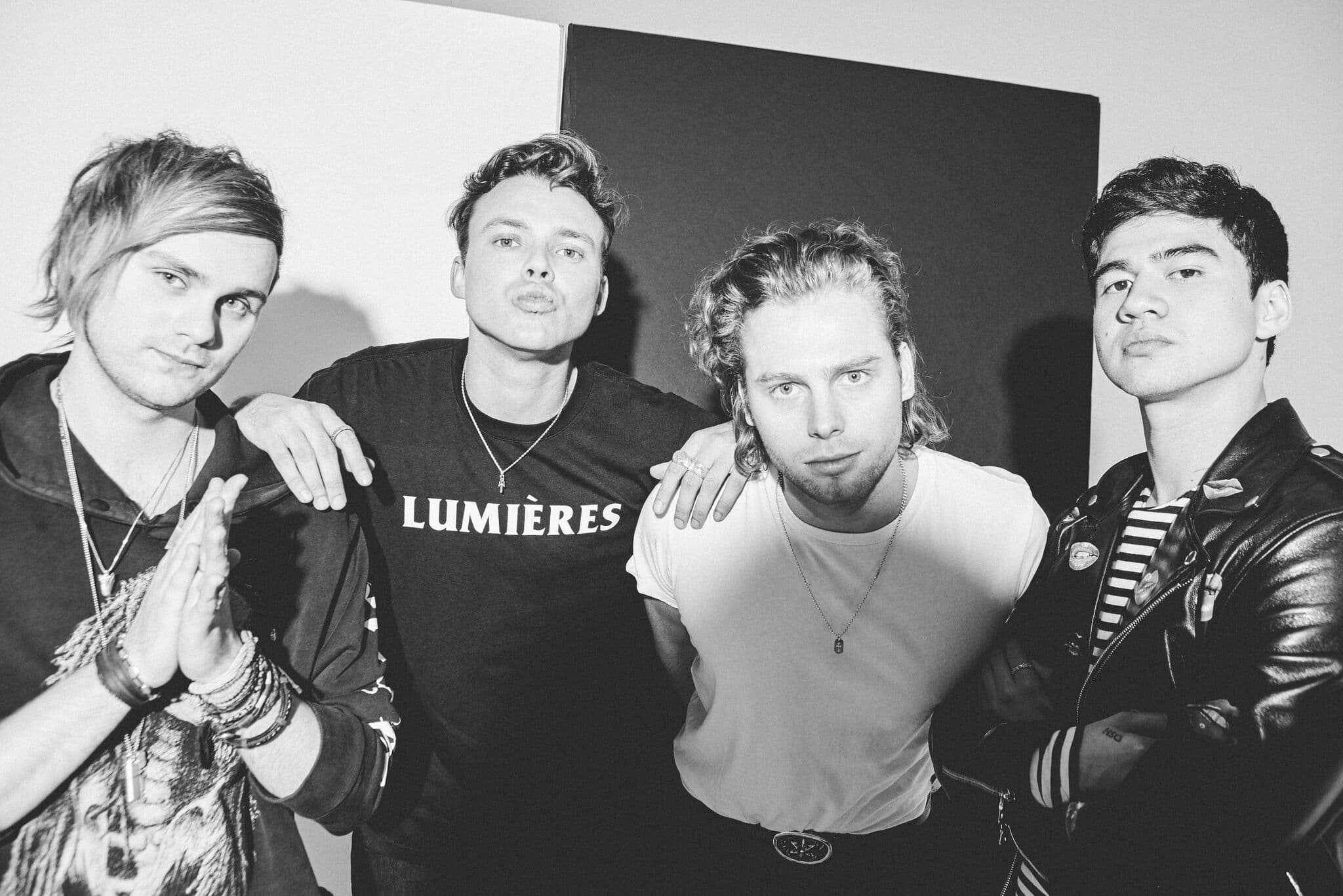 Sam and Kasey here, your go-to 5SOS fangirls. So, it’s been about three years since 5 Seconds of Summer graced us with an album and two years since they presented us with a single. Don’t get us wrong, we both still continue to belt out “Girls Talk Boys” as the anthem that brought our friendship
