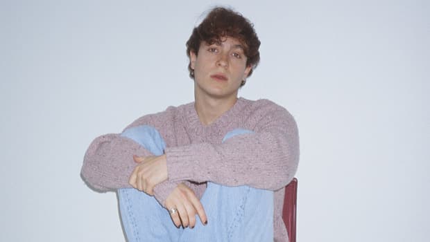 Julian Lamadrid’s moody songs are something out of your favorite 80’s romcom. His latest, “Cigarette” is a track I picture someone just jumping around their room while prepping for a date. I got to talk to Julian about his new music and what’s to come for this year. Julian, tell me about the