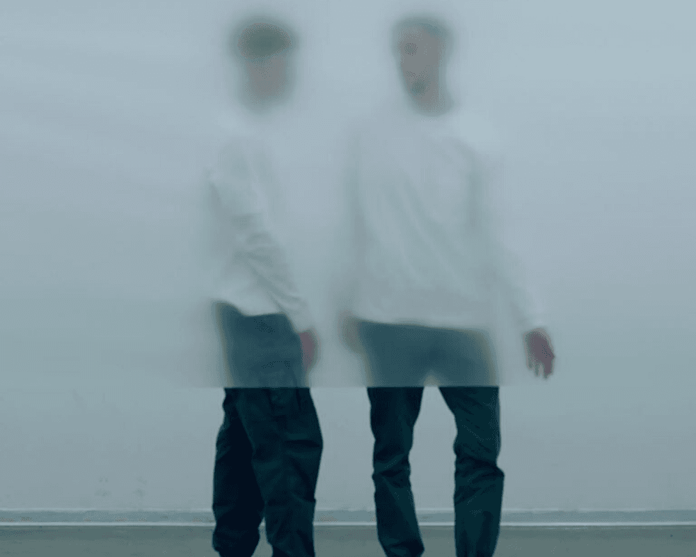 For the last leg of their tour, the harmonic R&B duo, Mulherin invited Los Angeles to listen to songs from their latest project, Blurry. Twin brothers, Parker and Marshall Mulherin show a sense of modest confidence with every audience interaction. They call out their dad in the back of the venue as