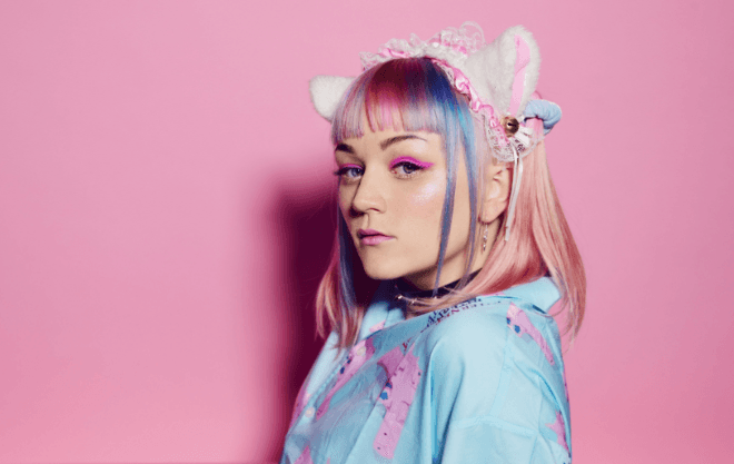 To stumble upon Elliot Lee’s music videos or Instagram page is to enter into a dreamy world where everything is pink. While that makes for a great aesthetic, the up and coming pop singer wants you to know it’s not just a look. We chatted with Elliot about her recent release Pink Freak and more.