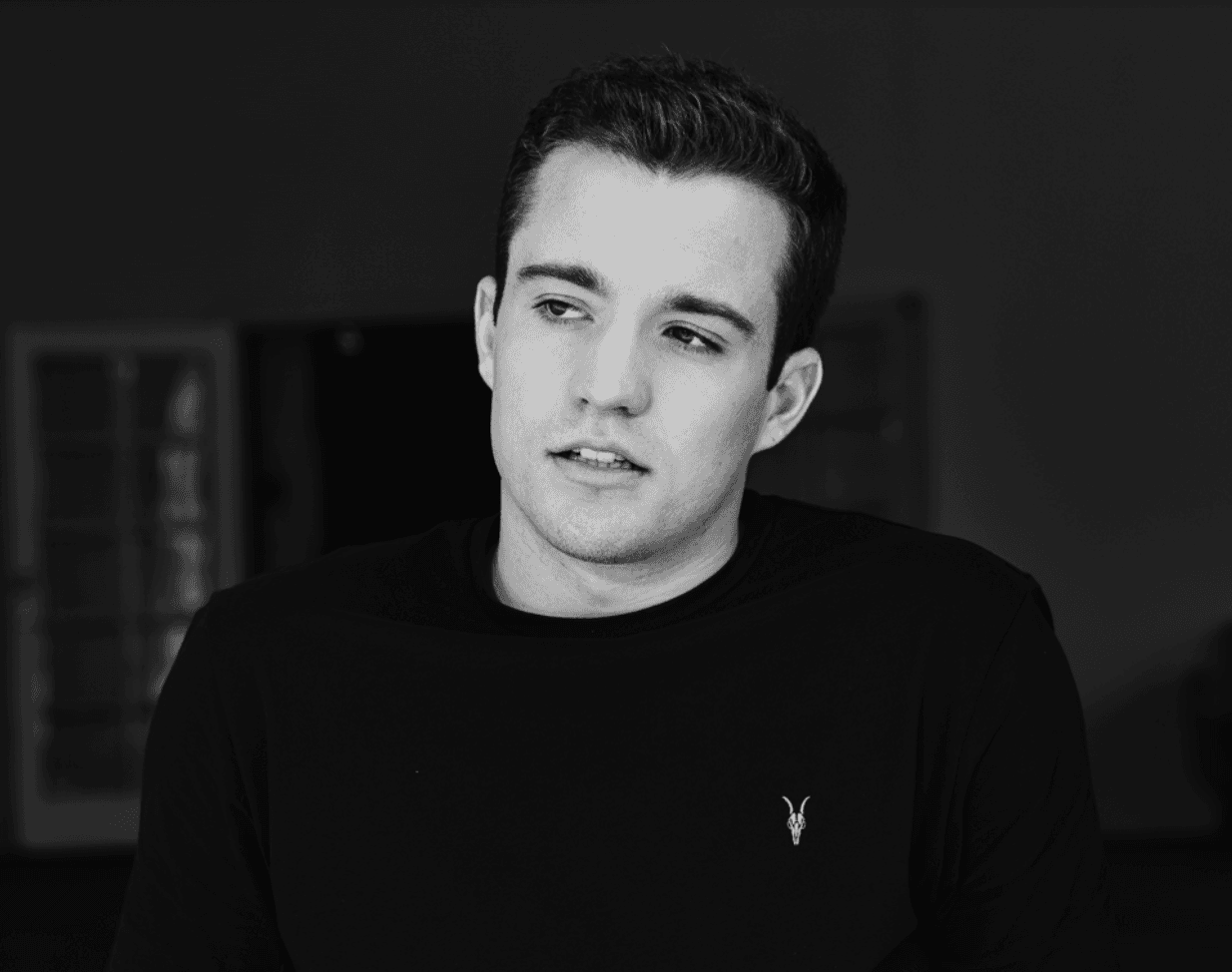 Charlie may have some pretty sexual bops, but his brother, Stephen is in a league all on his own. His latest single, “Watching You Walk Away” is incredible and sexy. It’s a catchy bop about a casual fling, but somehow you end up wanting more. It’s absolutely perfect for the summertime. It was so