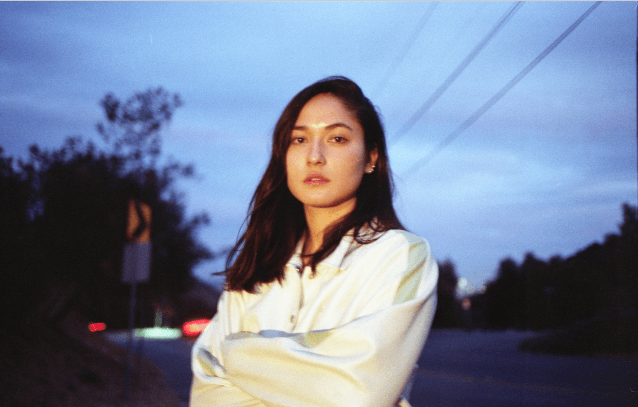 Lisa Remar’s dreamy voice and lush soundcapes feel like an escape into another world. Her song “Fell Into” is so hypnotic, and we can’t stop listening to it. She’s definitely someone you need on your playlist right now. We talked to the up and coming artist about her inspirations, sexuality, and