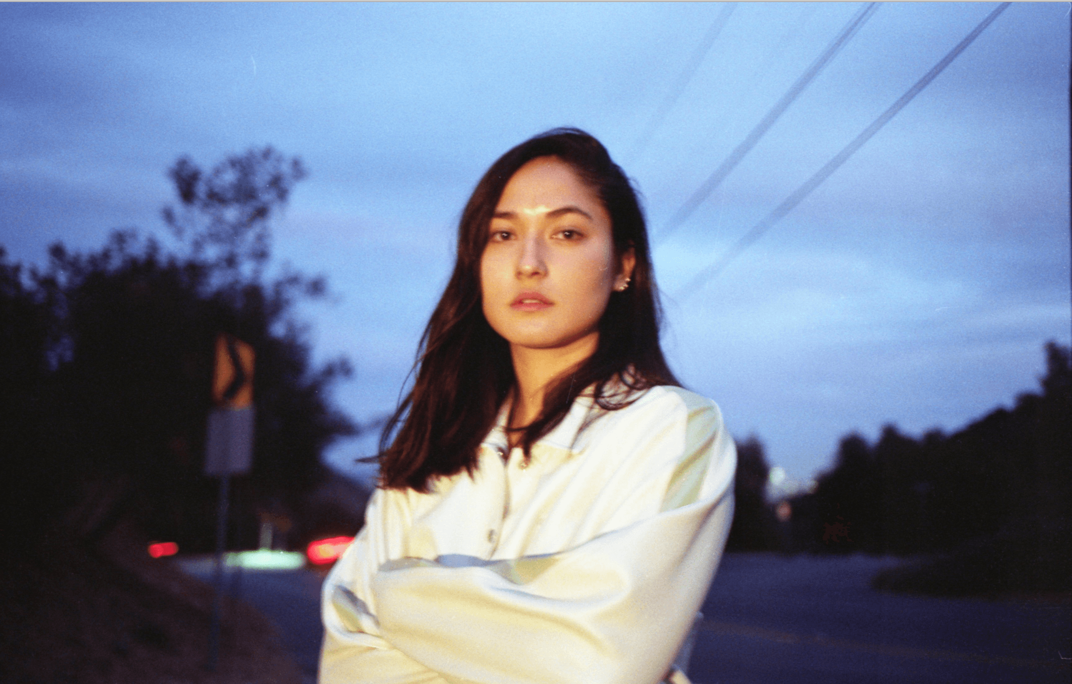 Lisa Remar’s dreamy voice and lush soundcapes feel like an escape into another world. Her song “Fell Into” is so hypnotic, and we can’t stop listening to it. She’s definitely someone you need on your playlist right now. We talked to the up and coming artist about her inspirations, sexuality, and