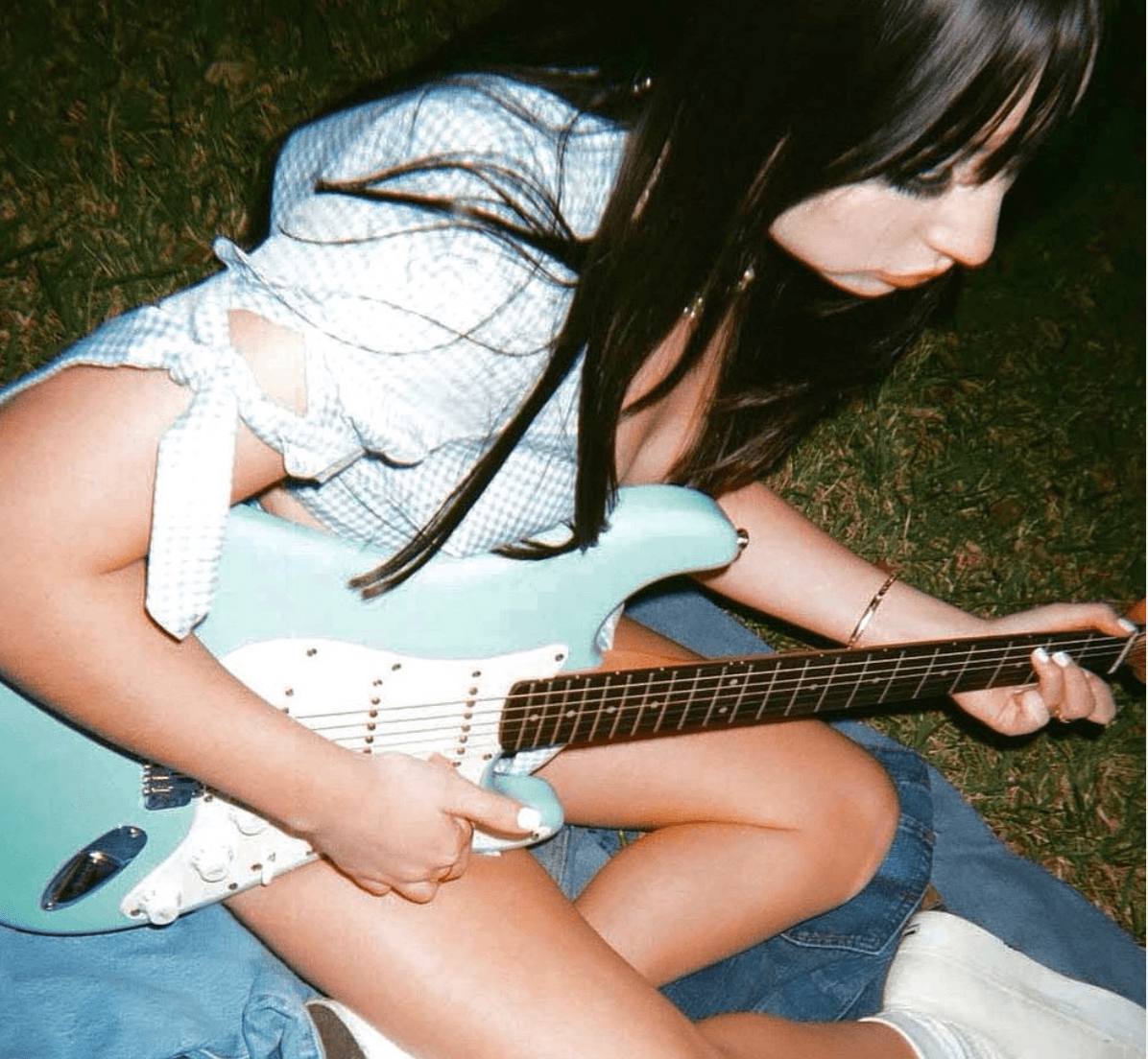 Lily Forte’s songwriting feels so relatable, she finds these specific metaphors that just hit so hard. It feels so personal like a page from her diary. She captures this feeling of youth and vulnerability and it just takes you all back to your first heartaches. We talked to her about her music, her