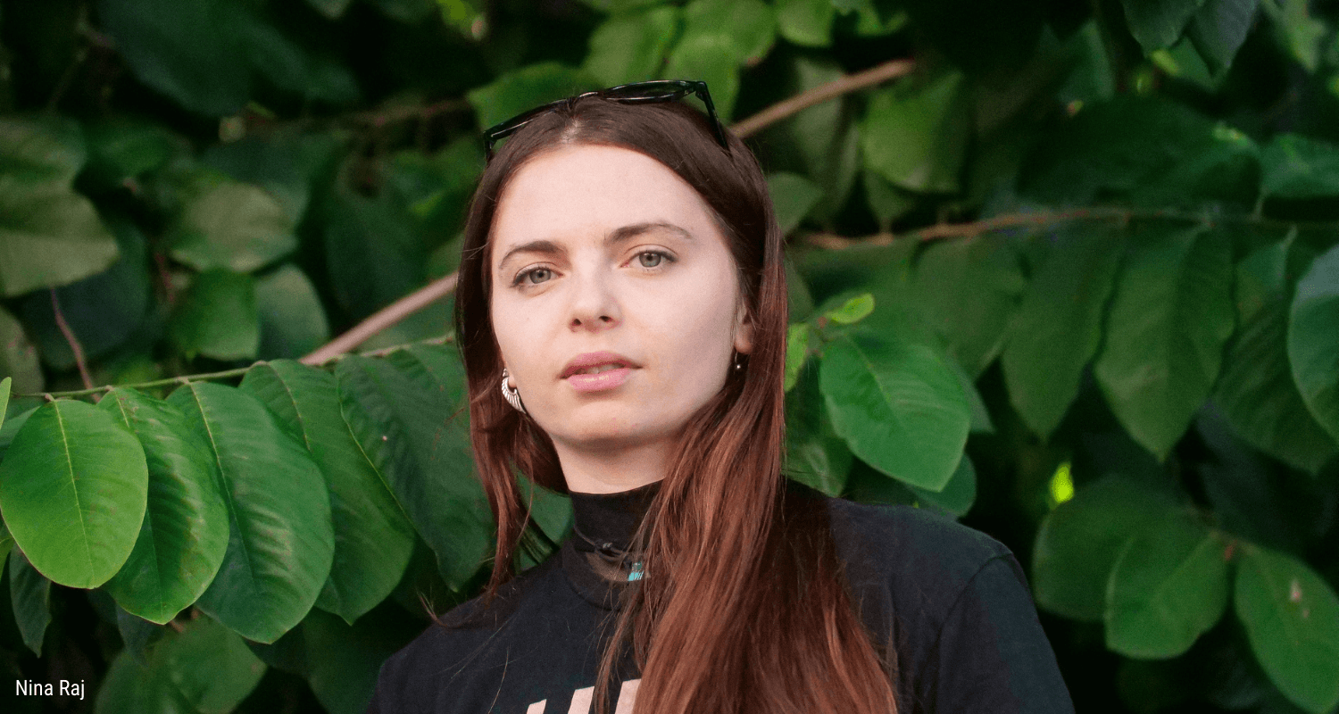 Gracie Gray’s dreamy new song “alienlover” feels like a whole other universe. Her ethereal voice and layered vocals just make this song. We talked to her about the new music, Instagram pressure, and why everyone needs a good support system. How did you get started in music? Gracie: My dad started