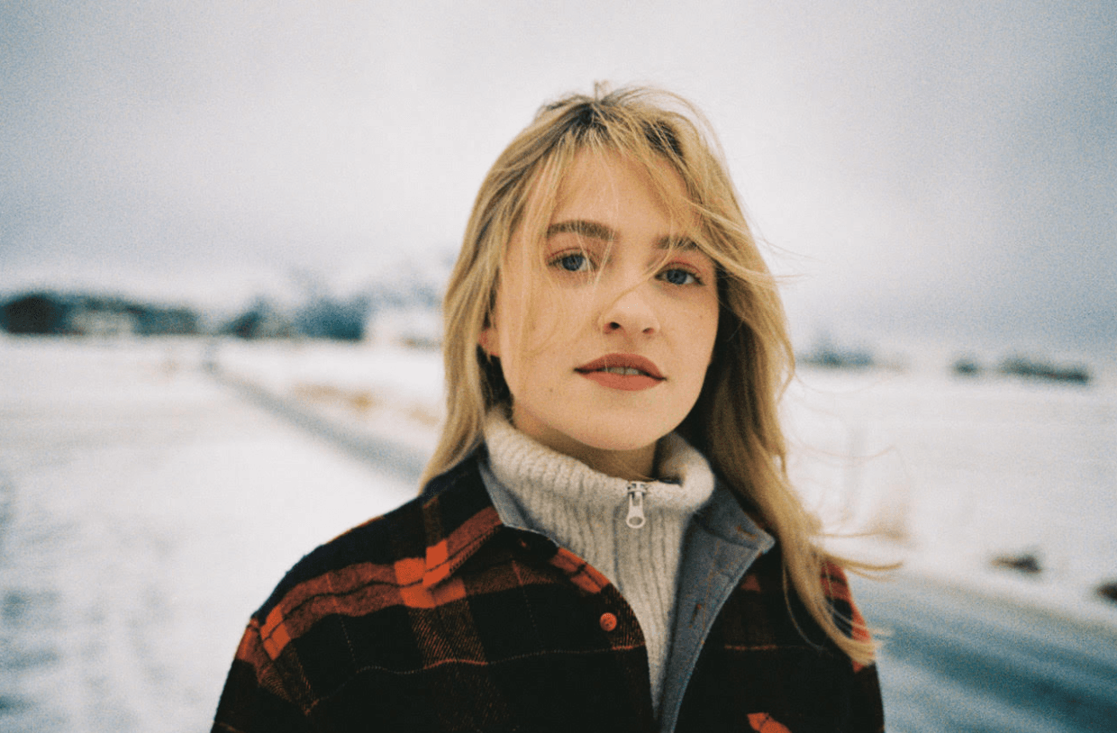 SKAAR’s haunting voice carries throughout her new album Waiting, a gorgeous project that show’s off her knack for poetic lyricism and effortless melodies. We talked to SKAAR about the new project, her inspirations, and what she wants her fans to know. “Waiting” is OUT! Tell me what song you’re most