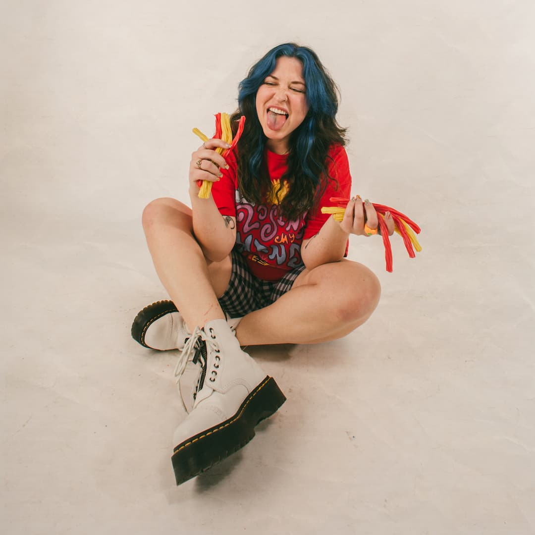L E A’s sweet voice and vulnerable lyrics are laced with a hint of punk rock and it serves as the perfect mix of everything that makes her an artist. We talked to L E A about her new EP Jersey Boy and staying creative during the pandemic. Tell me about your EP, Jersey Boy. What’s the story behind