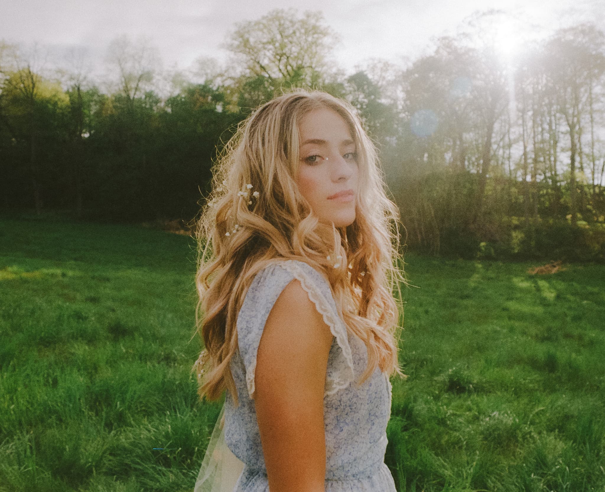 Brynn Cartelli’s ethereal music is so captivating, and she just dropped the witchy anthem of the summer. As a fellow Gemini, I particularly became attached to her track “Gemini.” Brynn is the absolute sweetest, and talking to her about this track was exciting. So tell me, how did you get started in