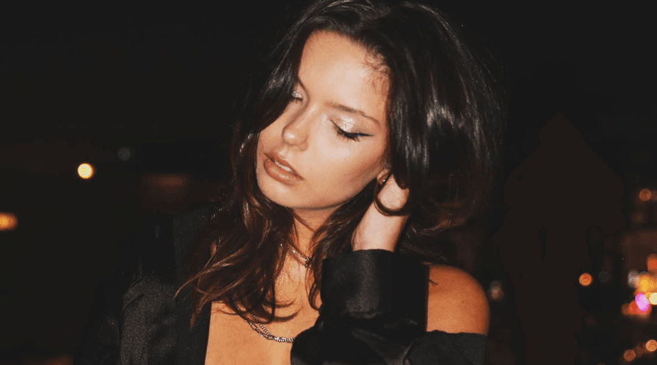 Colaine’s new song “baby steps” is something we can all relate to, those little wins in a relationship that can feel so frustrating. Her honesty and vulnerability really bleed through her shimmering melodies and we only see great things for her as she continues to grow in her journey as an artist.