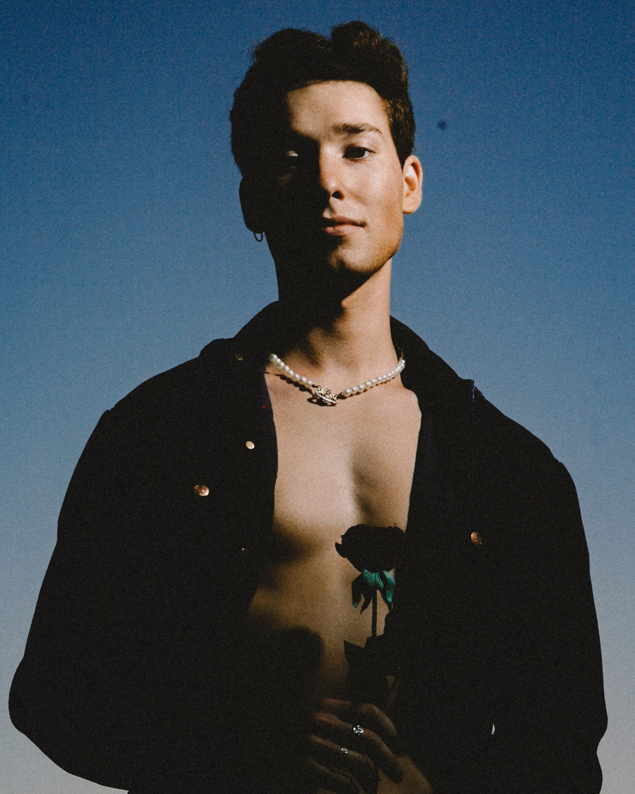 The queer pop anthems have arrived with Luke Markinson’s dancy, glittery, and confidence-inducing discography. Whether it’s getting ready for a night out, speeding down the highway, or strutting down the streets of a major city, Markinson creates energetic bangers for the girls that need to shake