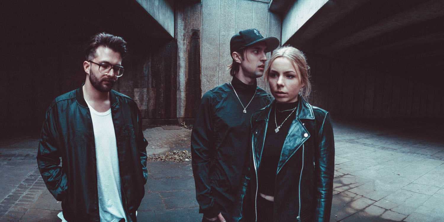 HÆLOS seem to have emerged out of thin air. The mysterious electronic band consisting of Lotti Benardout, Arthur Delaney, and Dom Goldsmith just released their album ‘Full Circle’ in March. Their music is cinematic and spacey, designed for how you feel after a long night. They wanted to capture the