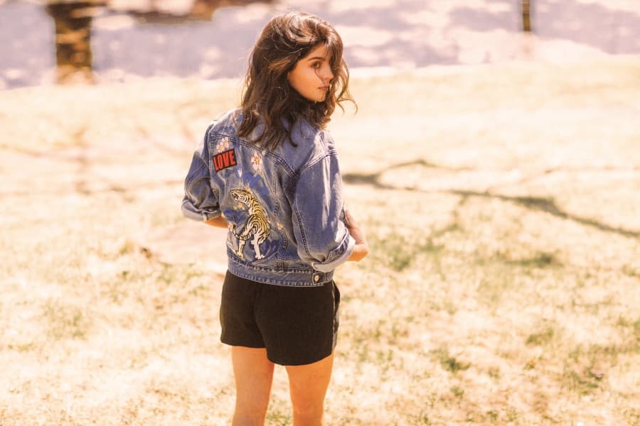 Nikki Yanofsky is crazy talented. Listen to her gorgeous vocals and tell me that’s not one of the most beautiful voices you’ve ever heard. Nikki has been singing since she was really young, since she could talk even, and she just begged her parents to let her perform. She takes her inspiration from