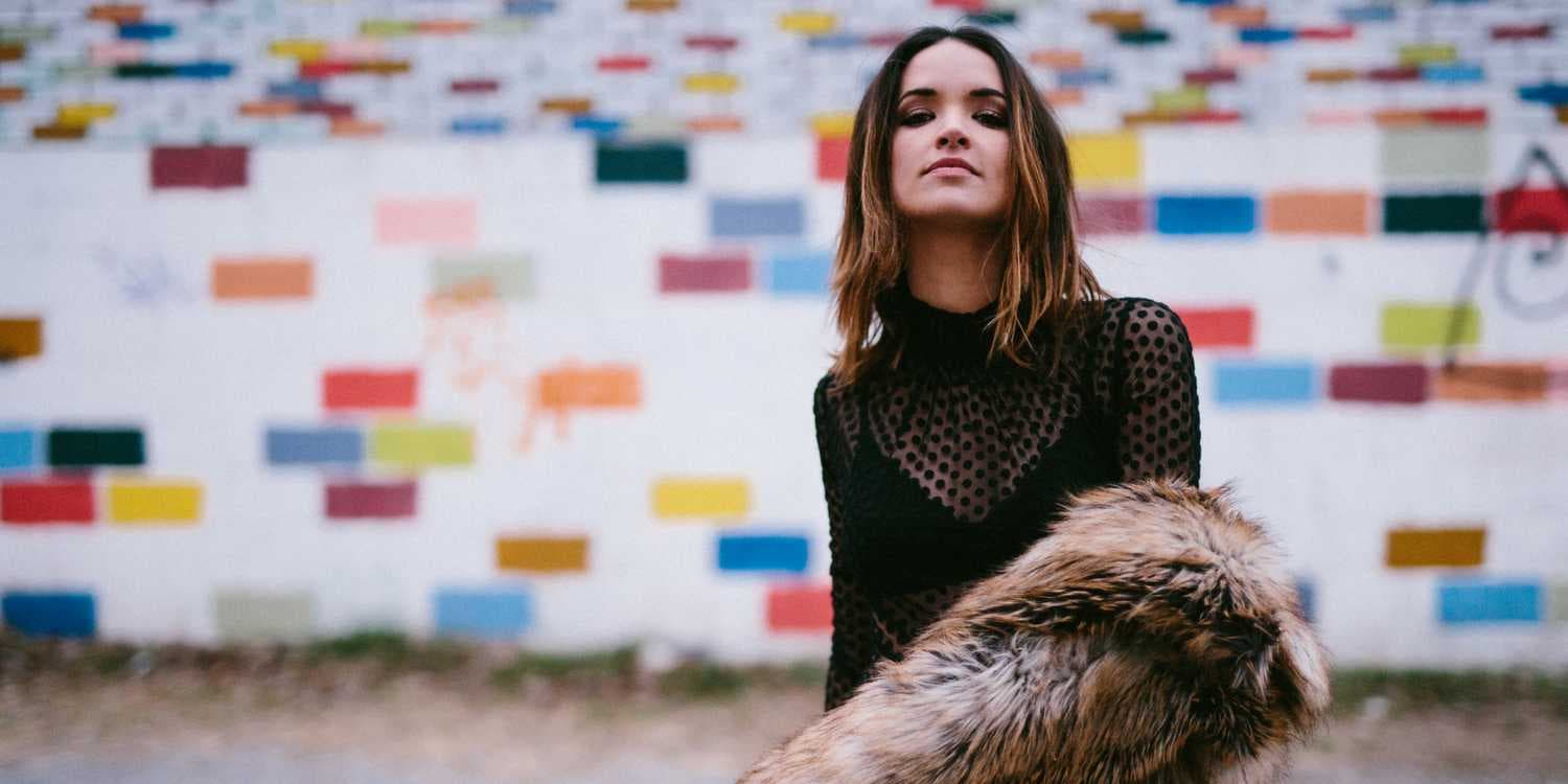 Liz Huett’s “STFU and Hold Me” Is Your Modern Dating Anthem