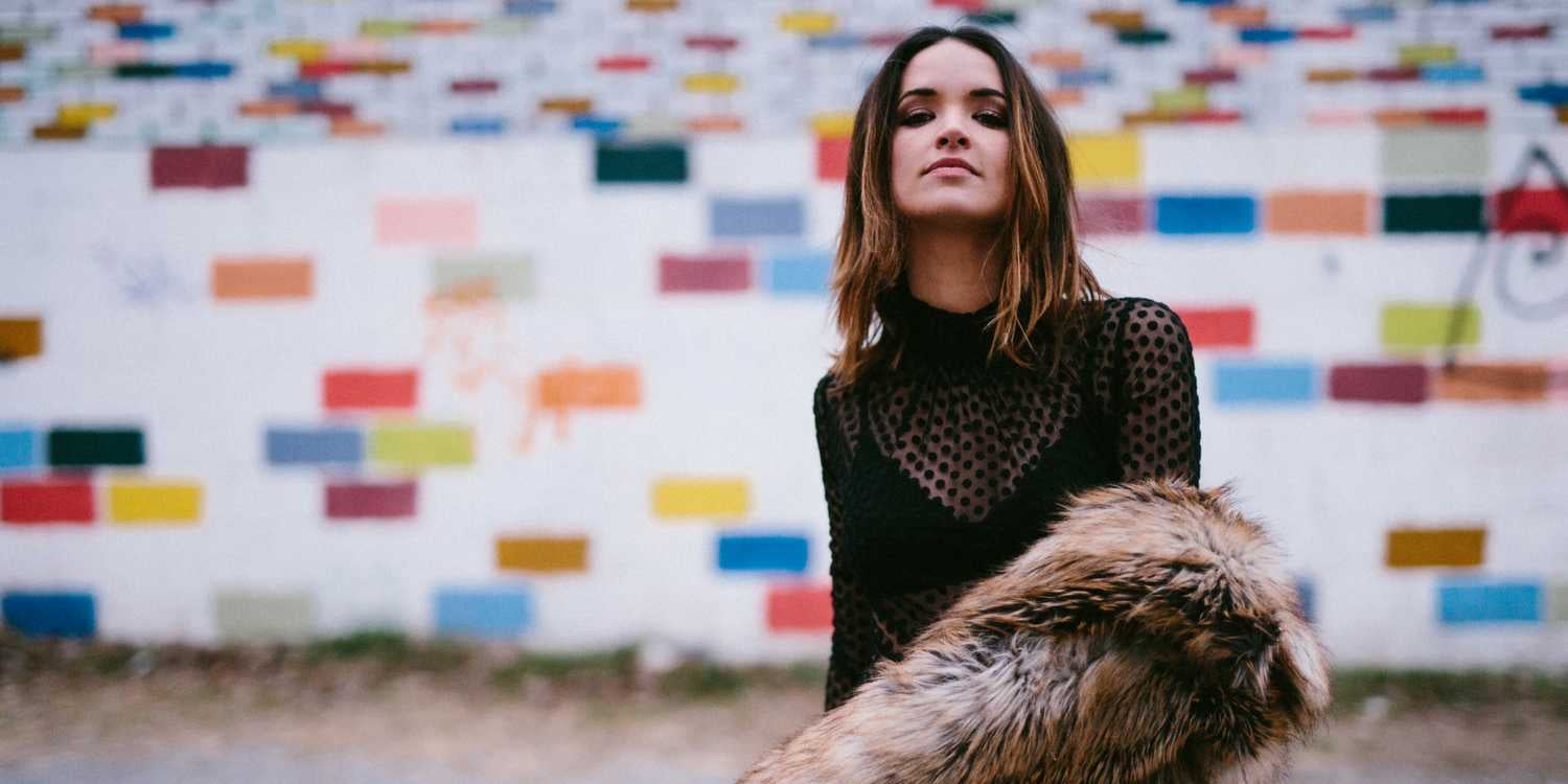 Liz Huett’s “STFU and Hold Me” Is Your Modern Dating Anthem