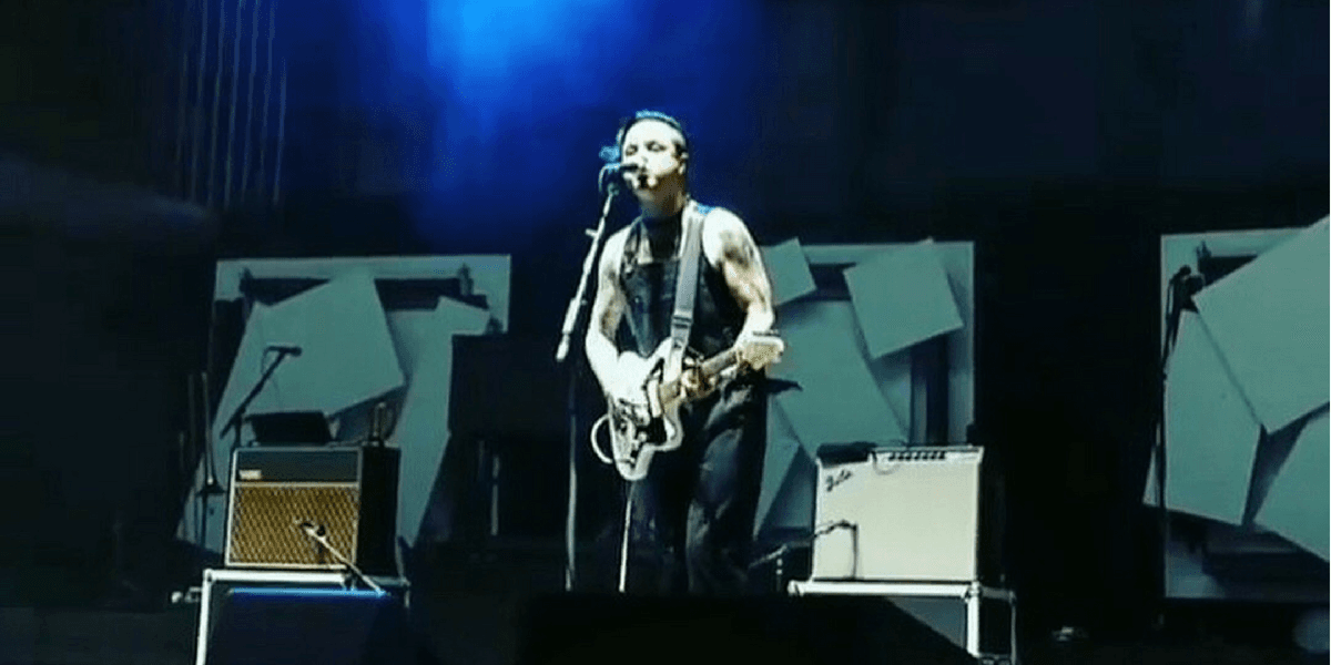 With news of their first headlining tour, we got the chance to check out lovelytheband in Nashville and at Hangout Festival. lovelytheband hit the stage just as the sun started to set and the venue came alive with more fans. Opening with “Make You Feel Pretty” the band set the scene with the song