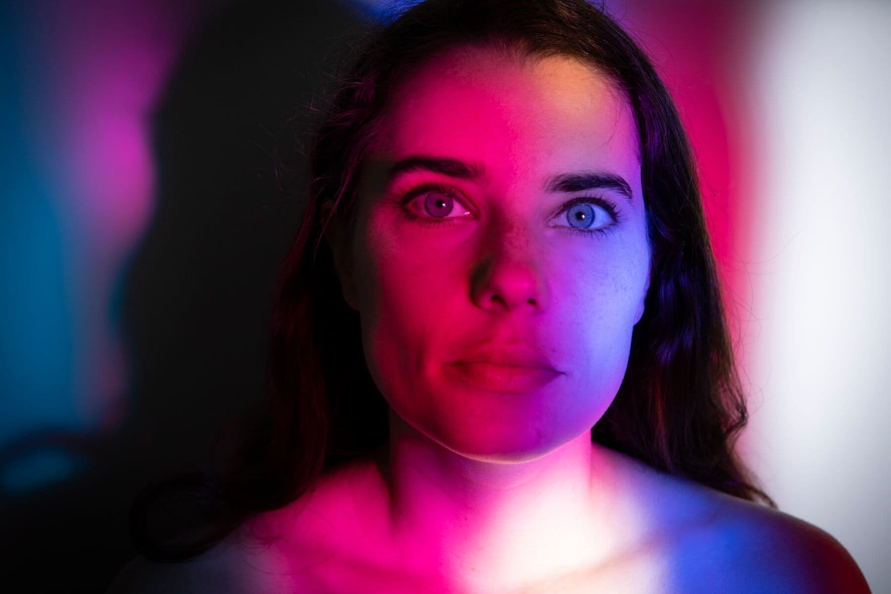 Kris Angelis has the most perfect way of telling stories. Her lyrics just hit really hard, her new song “Stained Glass” is about being broken but coming back stronger. We talked to Kris about the new song and her upcoming EP.