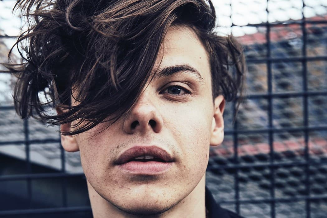 If you’re on the Lolla high like most of us are, you’ve probably seen YUNGBLUD’s set and ridiculously energizing stage presence. I never thought to mix hip hop with punk rock, but whatever he’s doing, he’s doing it right. He’s an artist you’ll want to start getting connected to now because it’s not