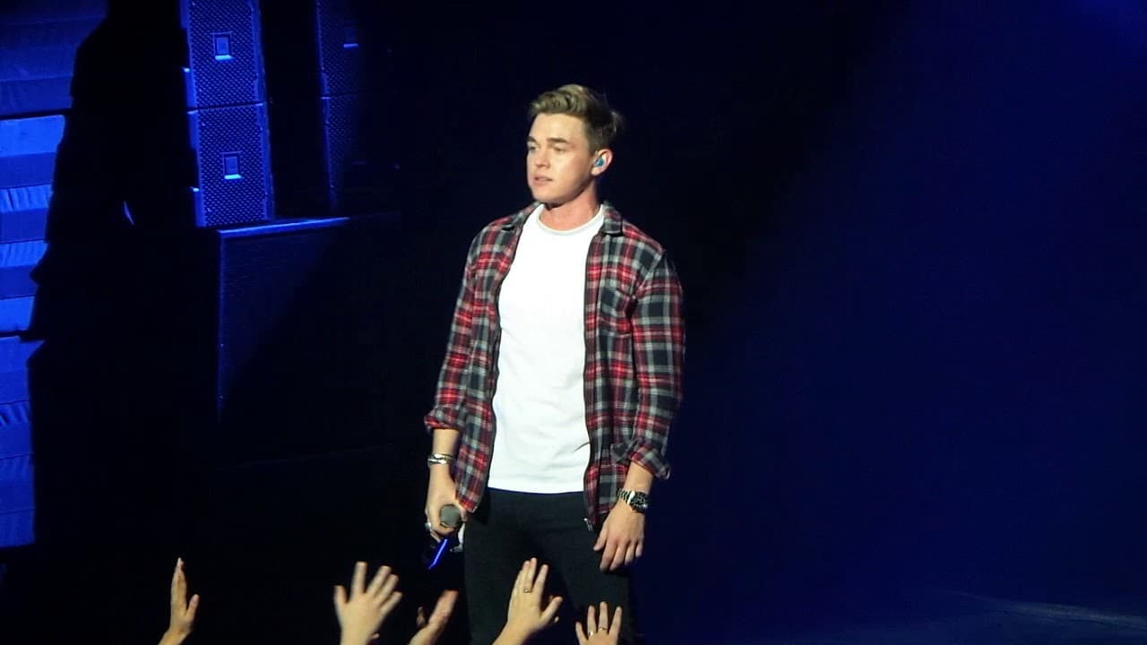 There are some singers from your youth that you just cannot quit. For me, that’s Jesse McCartney. Last year on his Better With You Tour, a group of friends and I bought tickets solely to sing along to “Beautiful Soul,” but when he announced a new song we were very intrigued.