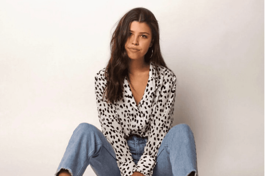 Our favorite things in the world are shimmering dream pop and angelic vocals and Brooke Sierra has both in spades. Her song “Mint” has been making the rounds on all of the playlists and the song makes us feel like we’re in love. We talked to her about what she has in store for us this year. How did