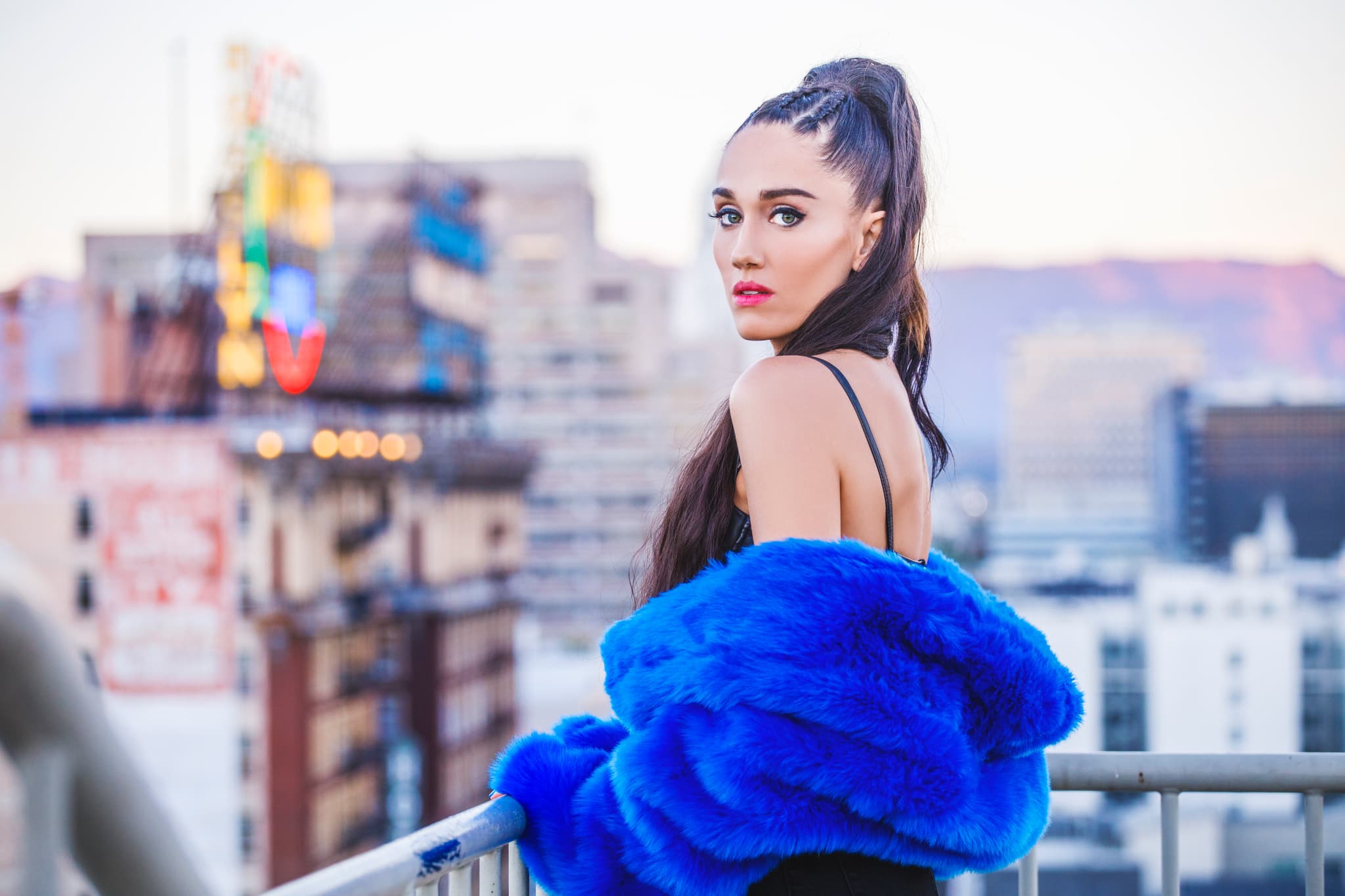 Jenna Andrews is exactly who young women should look up to. She always had a passion for music and started writing songs at the age of 14. She dropped out of college and moved to Vancouver to pursue the dream, but it wasn't fate that made her career; it was her unstoppable work ethic. She was