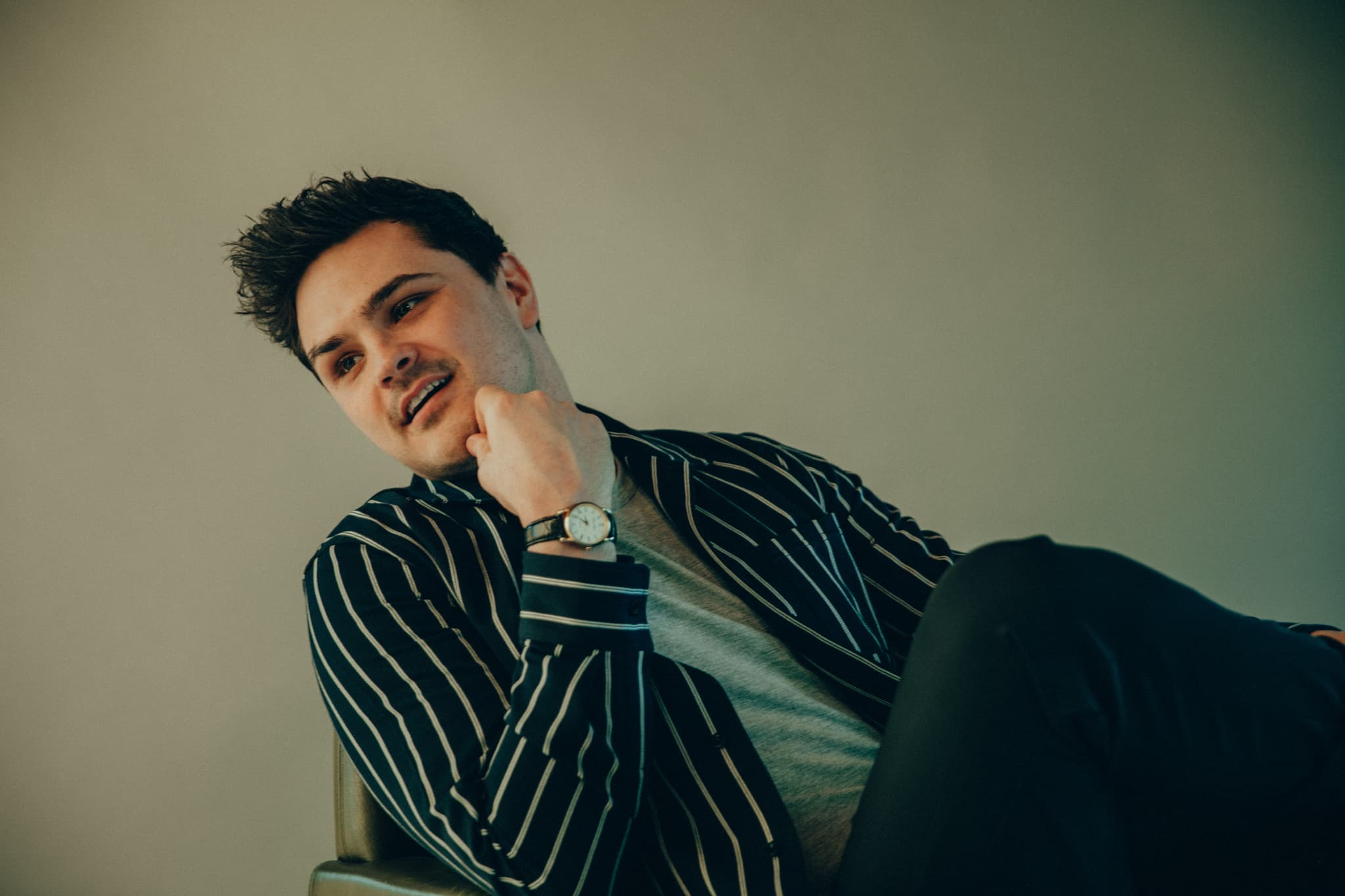 Stealth has a sound unlike anyone else, he draws influence from blues classics but has a completely modern style. His voice just pulls at you and his personal lyrics with that hint of darkness always hit home. We talked to him about his new music and the challenges he’s faced. How did you get
