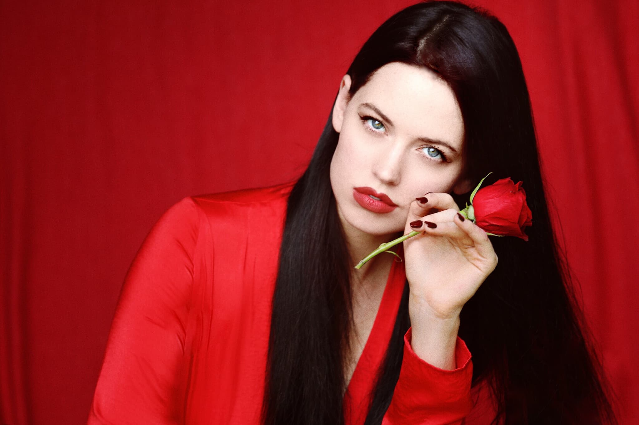 No one is making music like Merci Raines. Her new song “The Devil Is A Gentleman” is witch-pop perfection. It’s a world where Southern Gothic is more than fiction but a strange reality. The sweetness in her voice juxtaposes the haunting tones and her story-telling is key. We talked about the new