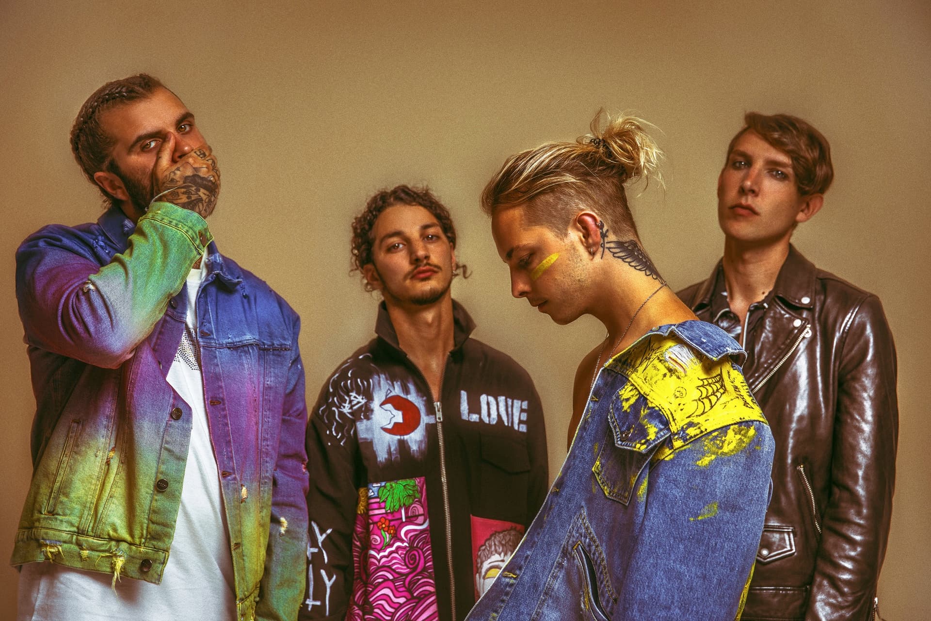 With their third album in the works, The Hunna are turning up the heat. Earlier this summer they released a new single “I Get High to Forget” alongside a music video directed by Haris Nukem. They are currently wrapping up a North American tour supporting Barns Courtney. I caught up on the phone