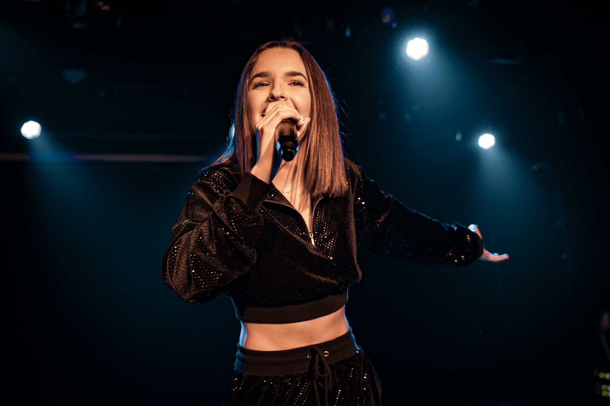 A major girl power moment happened in Washington, DC prior to In Real Life taking the stage. Jenna Raine inspired and empowered the crowd of largely teenage girls. Her enthusiasm and clear passion for her work sets her apart and is such a breath of fresh air in the industry. At just 15-years-old,