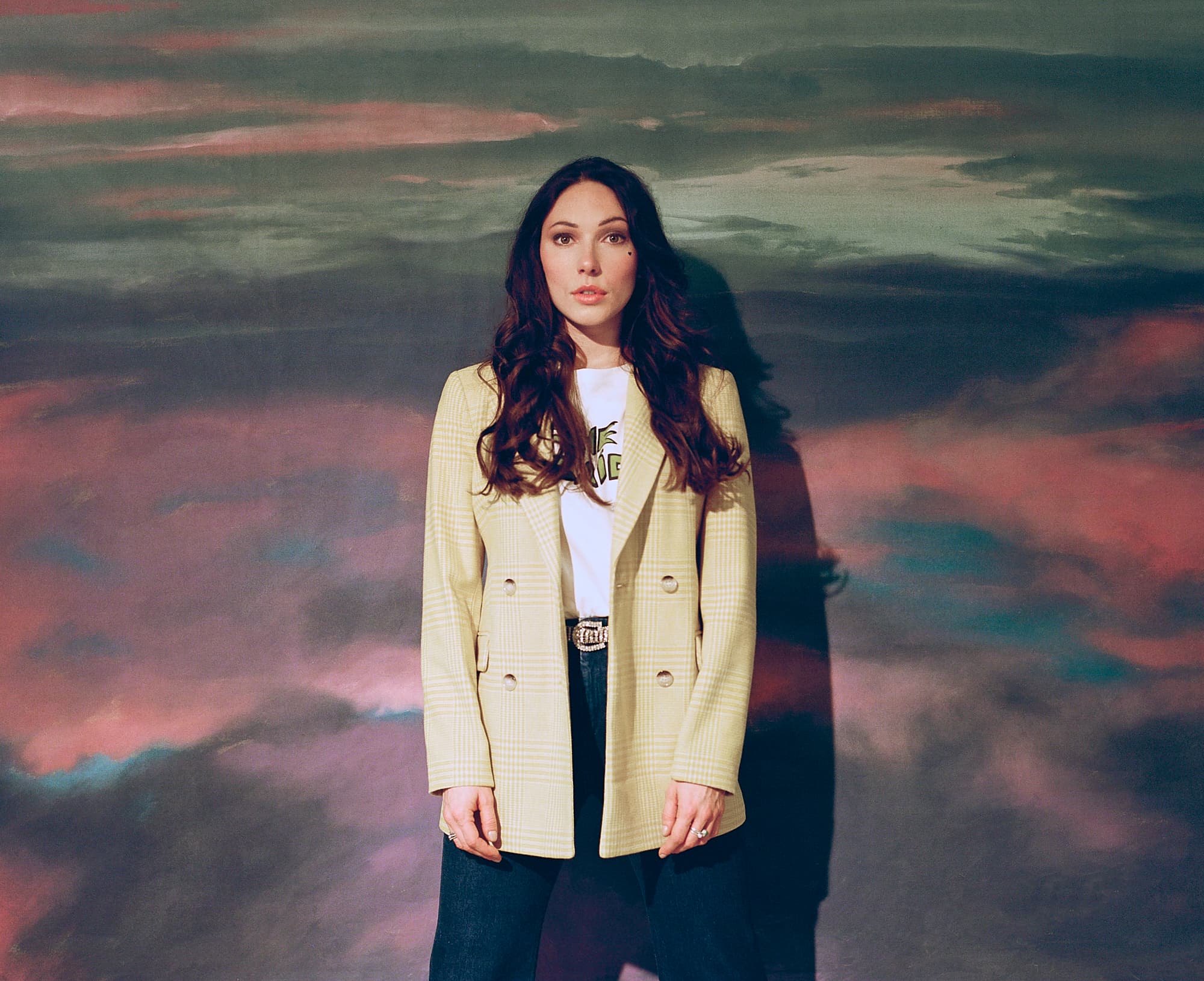 Mabes has this dreamy voice and her music is like nostalgic pop. It transports you to another place and locks you in a moment, not to mention, her new music video for “Caught Up” is our dream aesthetic. We talked to her about the new video and what’s been inspiring her lately. How did you get
