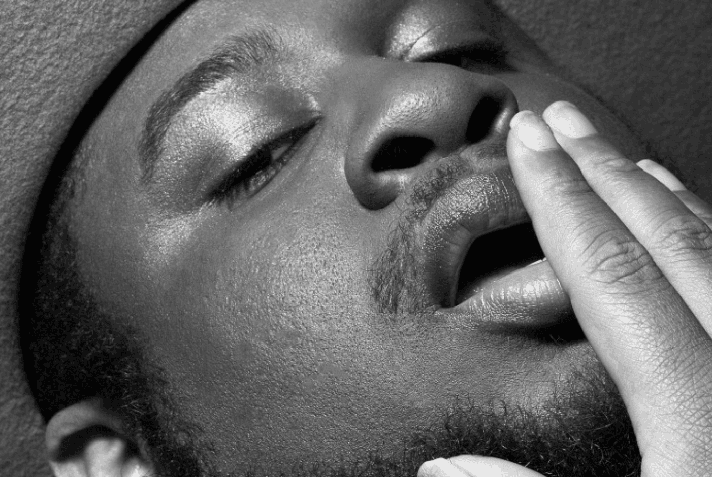 Emerging artist, Sev7en Taylor gives a metaphorical middle finger to the haters on his latest release, “THROAT.” Sampling DJ Kool’s 1996 hit, “Let Me Clear My Throat,” the single is an upbeat rendition of an old-school party hit. The accompanying music video showcases Taylor’s charisma and