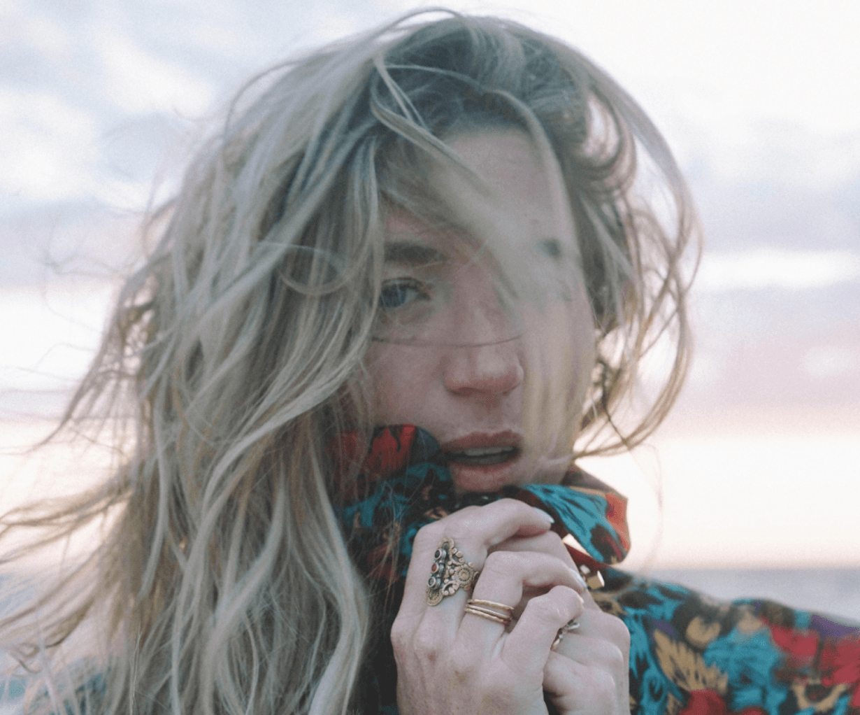 While based in LA, you’d never know from her sultry glitch-pop sound. frogi’s latest track, ‘phantom limb,’ follows up on her track ‘moonlight’ over a year and a half ago. She’s caught the attention of various designers and has been added to their in-store playlists. We got to talk to her about