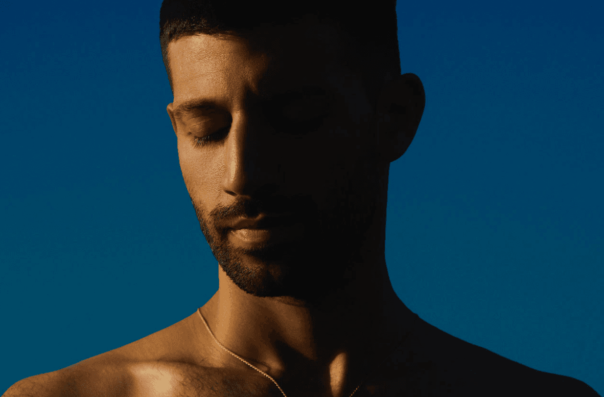 Joseph Reuben rose to fame with his soulful take on Robyn’s “Call Your Girlfriend,” and since that moment, he has paved his way to his career in music. After persevering through emergency surgery and learning that he may not ever sing again, he came back with his first official single, ‘DREAMLAND.’