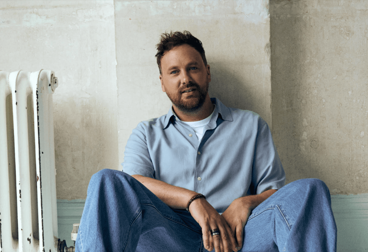 Samuel Jack’s “Feels Like Summer” first took off on Instagram before ultimately making its way to, you guessed it, TikTok. Samuel’s bluesy and soulful track reminds us of THAT summer. You know, the summer when it seemed like the sun never set, love was around every single corner, and for all the