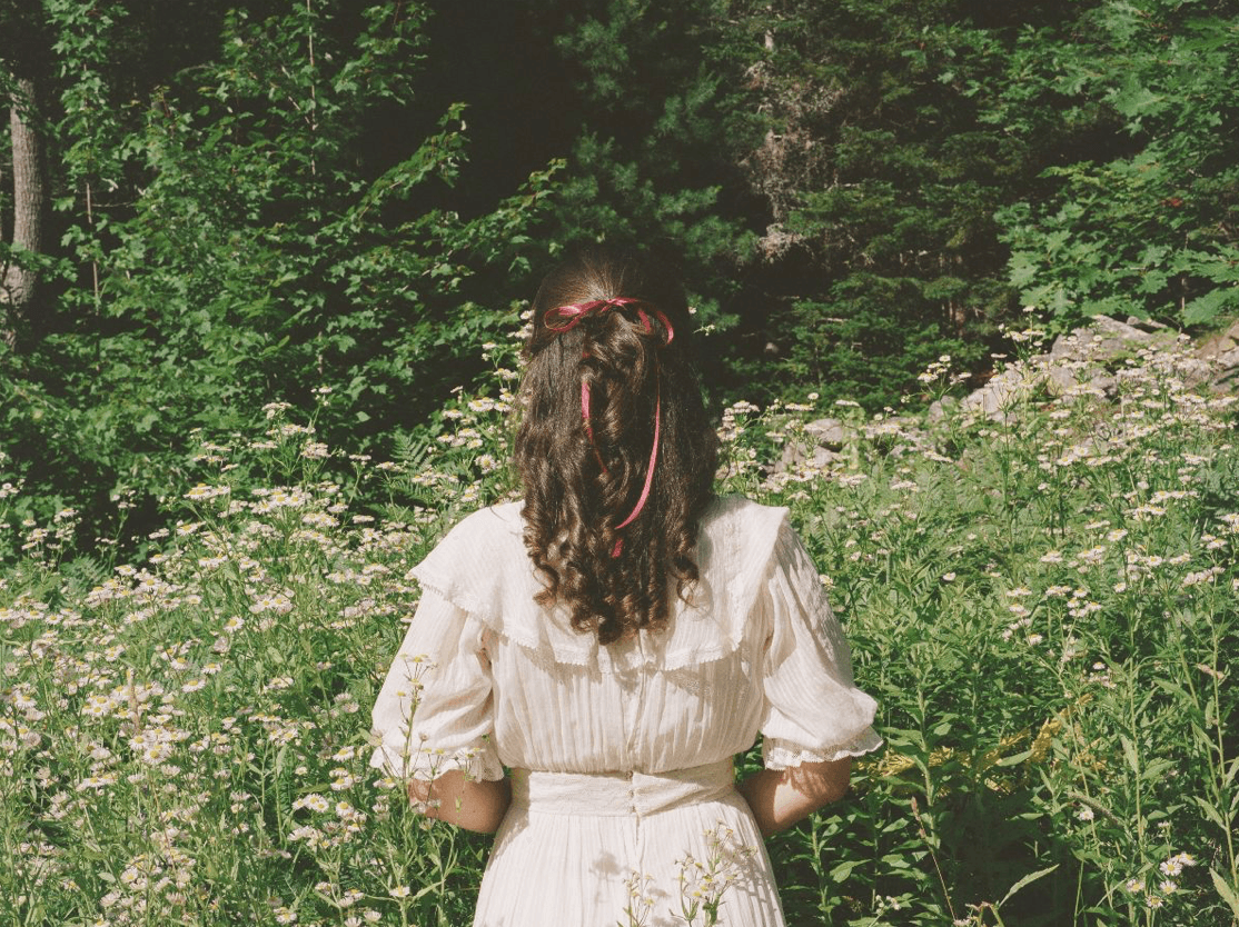 Gemma Laurence’s new song “Lavender” is the perfect example of her incredible story-telling lyrics and ethereal voice. The song is a beautiful message to her friend and it’s highlighted by intricate instrumentals that feel so dreamy and nostalgic. We talked to her about the meaning behind the song