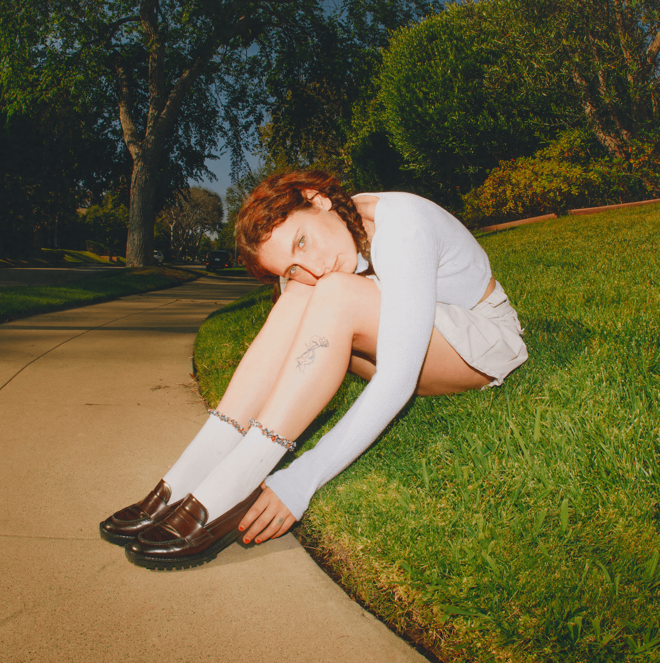 After years of flexing her songwriting muscle in Los Angeles and finding her niche as an artist, Carol Ades is bulldozing her own path within the music industry. The New Jersey-born singer/songwriter is currently on her first tour with Lizzy McAlpine and recently released her latest single, the